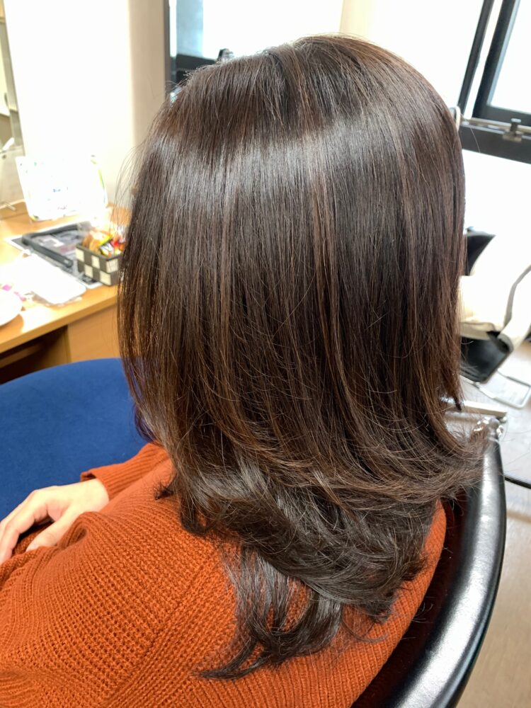 半年の間 美容室に来られませんでしたがホームカラーグレスで安心 ブルーヘアー